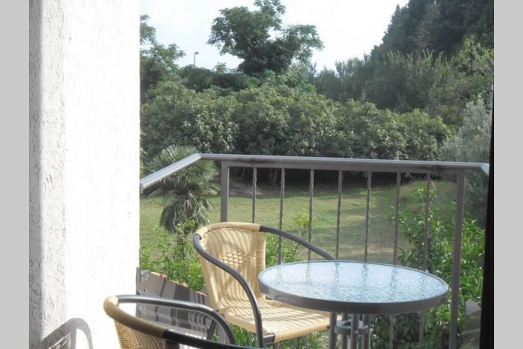 Апартаменты Two bedroom ap in the garden Булярица