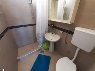 Апартаменты Two bedroom ap in the garden Булярица Апартаменты с 2 спальнями-16