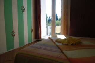 Апартаменты Two bedroom ap in the garden Булярица Апартаменты с 2 спальнями-3