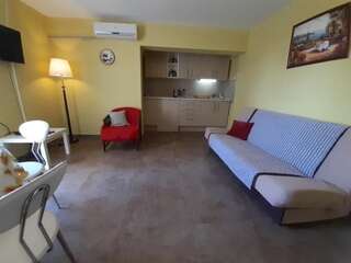 Апартаменты Two bedroom ap in the garden Булярица Апартаменты с 2 спальнями-48