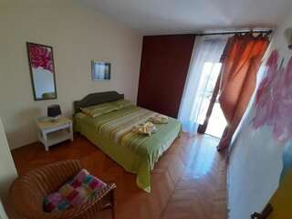Апартаменты Two bedroom ap in the garden Булярица Апартаменты с 2 спальнями-52