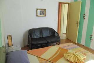 Апартаменты Two bedroom ap in the garden Булярица Апартаменты с 2 спальнями-60