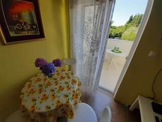 Апартаменты Two bedroom ap in the garden Булярица Апартаменты с 2 спальнями-7