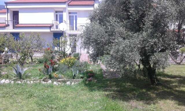 Апартаменты Two bedroom ap in the garden Булярица-34